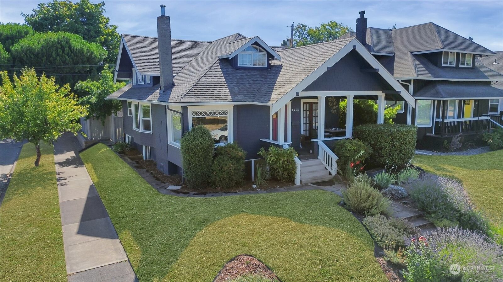 Property Photo:  1231 N Oakes Street  WA 98406 