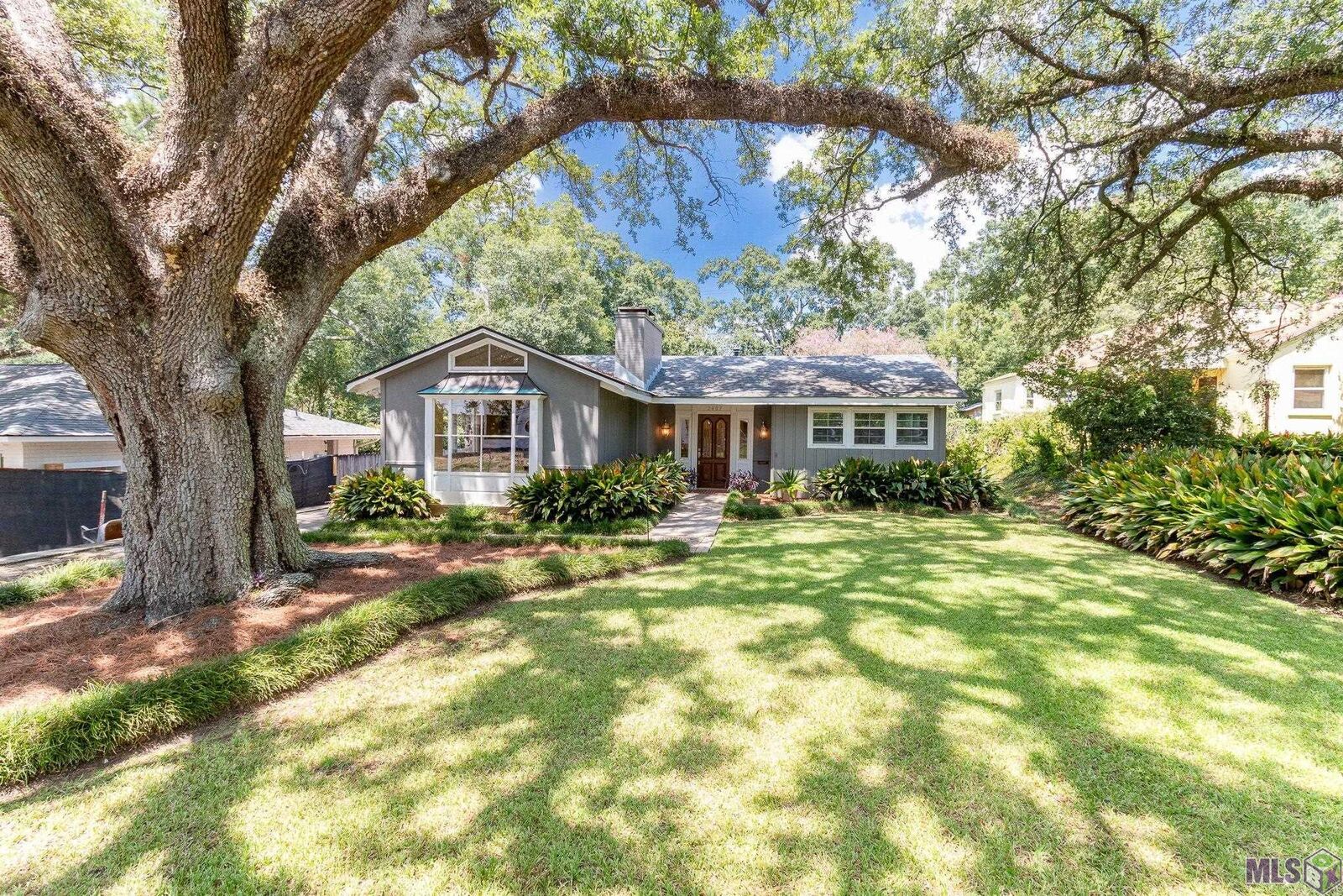 Property Photo:  2407 Hillsdale Dr  LA 70808 