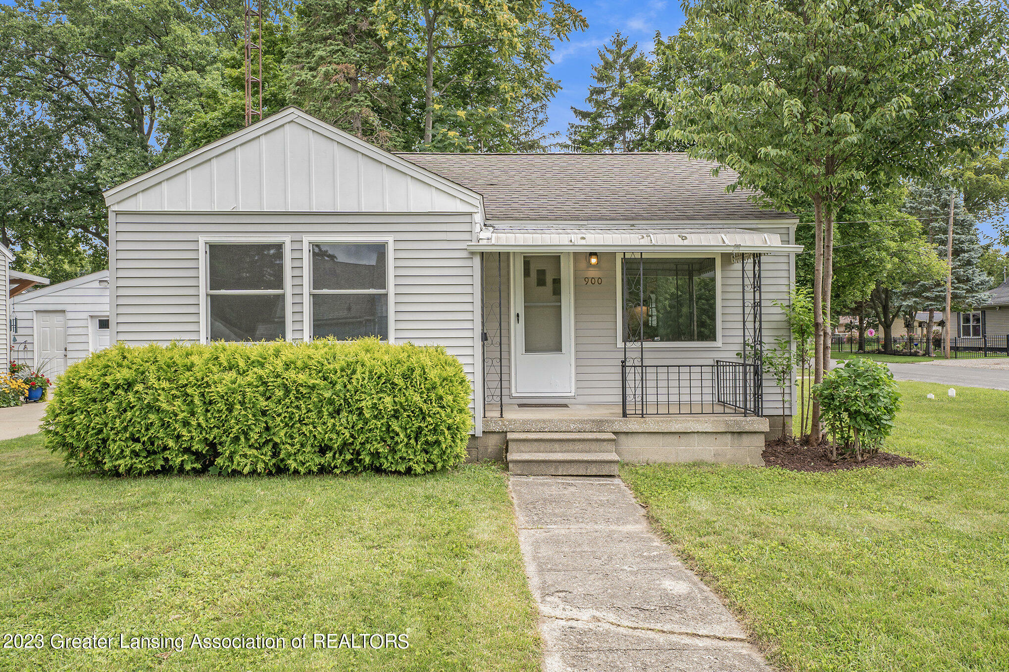 Property Photo: 900 N Saginaw Street MI 48867