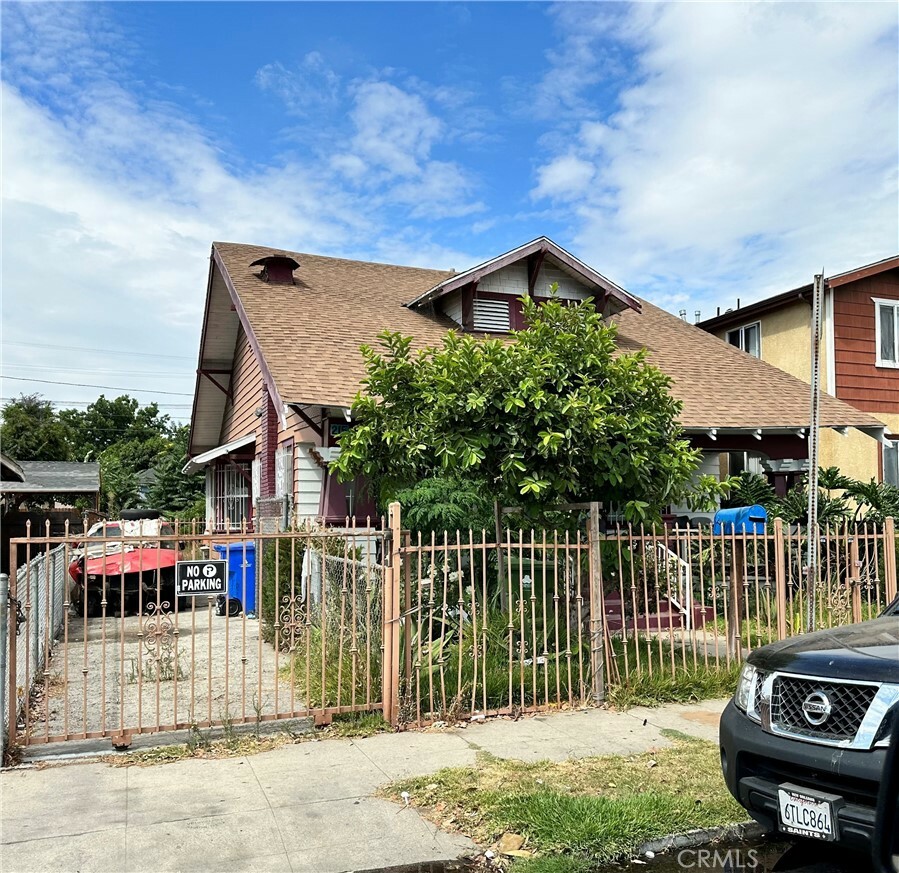 Property Photo:  215 W 60th Street  CA 90003 