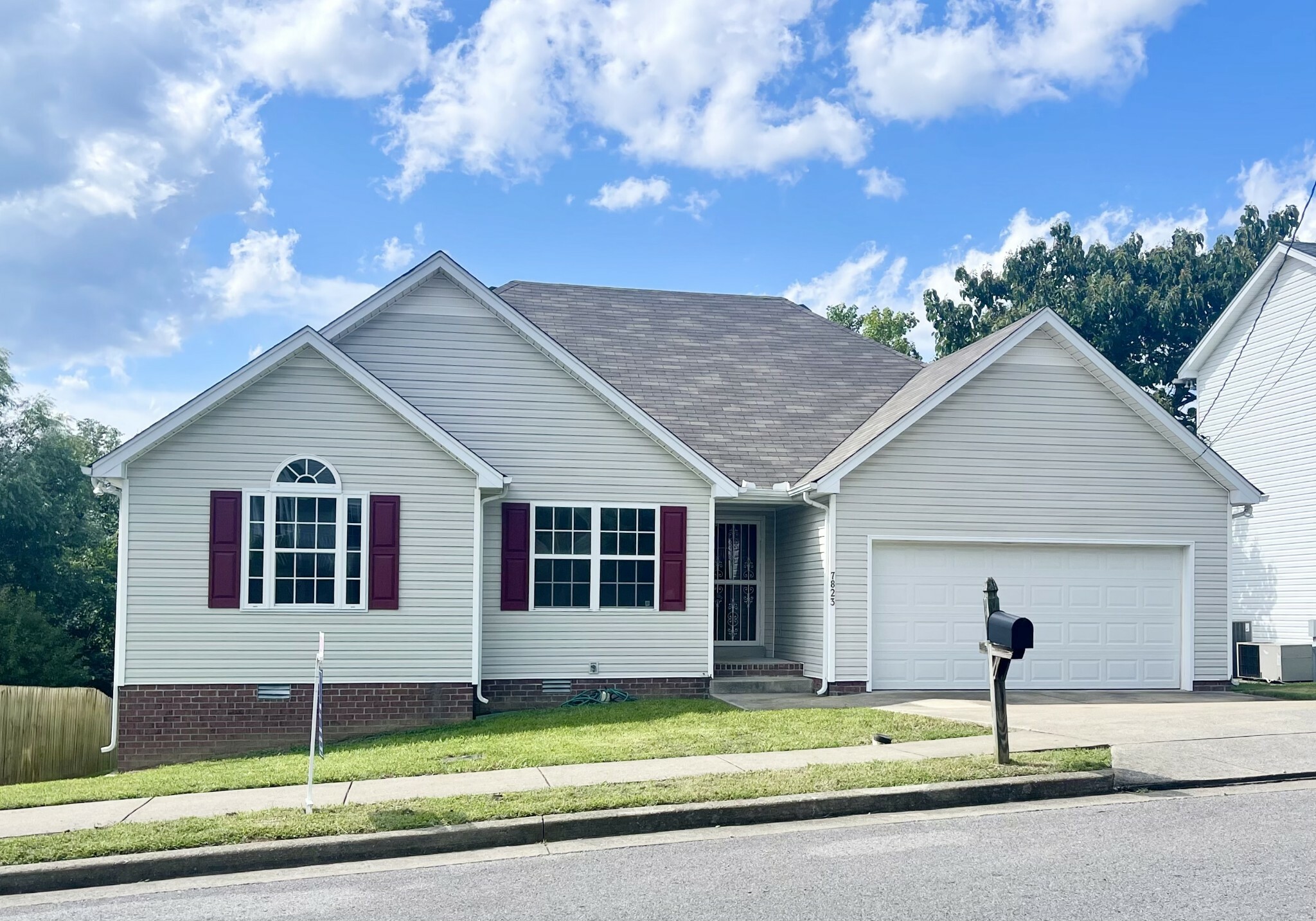 Property Photo: 7823 Rainey Dr TN 37013