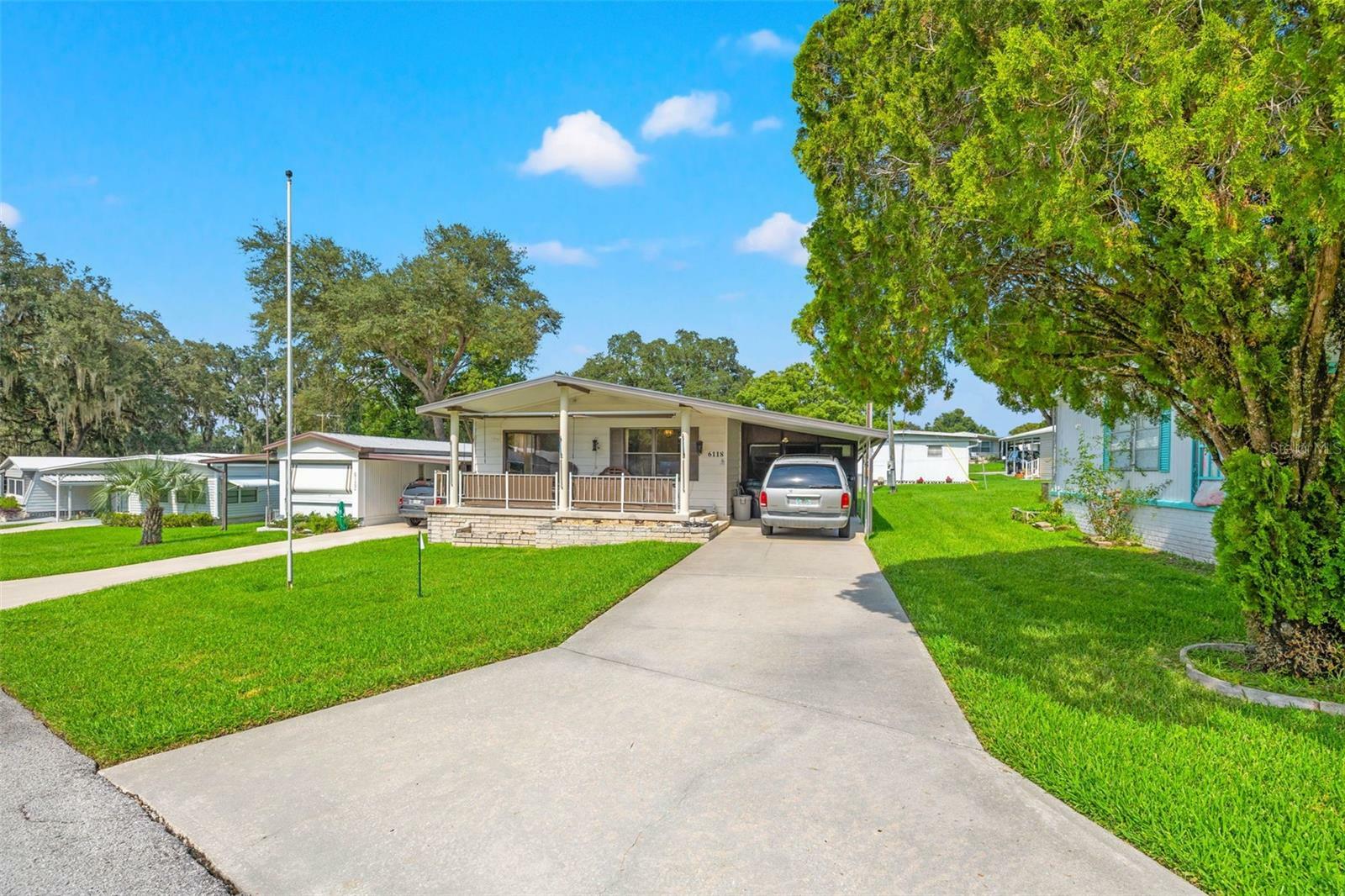 Property Photo:  6118 Ridgewood Drive  FL 33542 