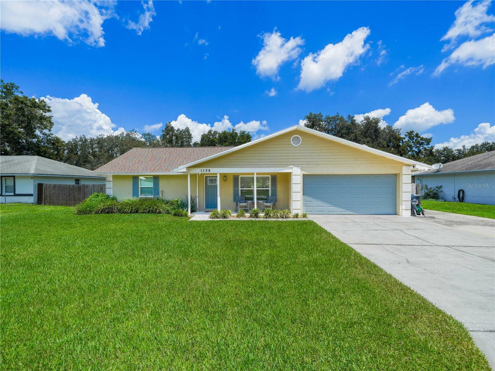 Property Photo: 1128 Durham Drive FL 33809