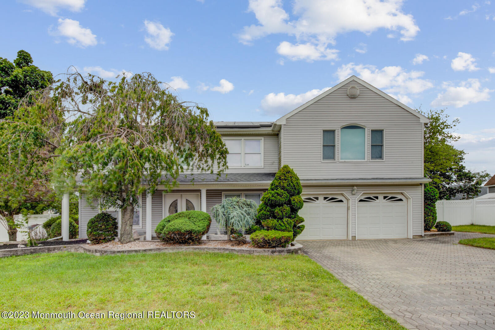 Property Photo:  6 Buckingham Court  NJ 07730 