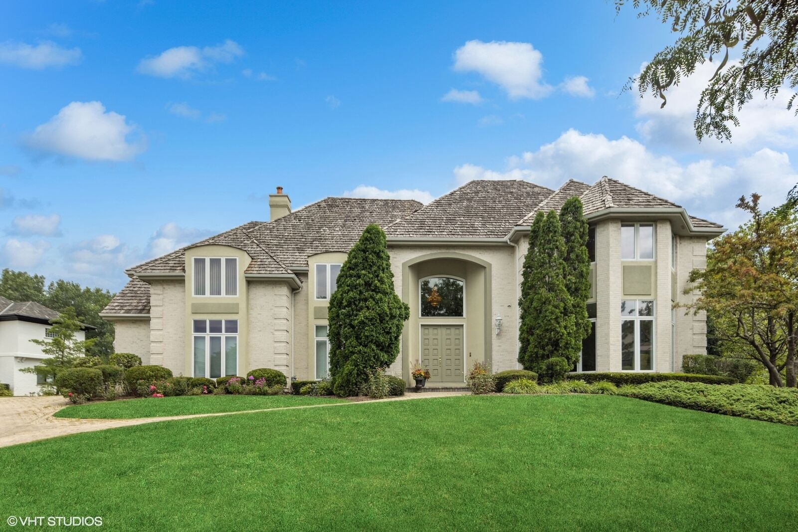 Property Photo: 405 Ambriance Drive IL 60527