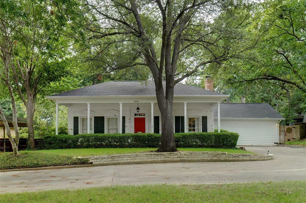 Property Photo:  600 Roberts Street  TX 76209 