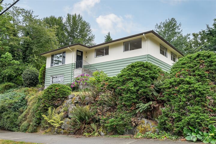 Property Photo:  5400 30th Avenue S  WA 98108 