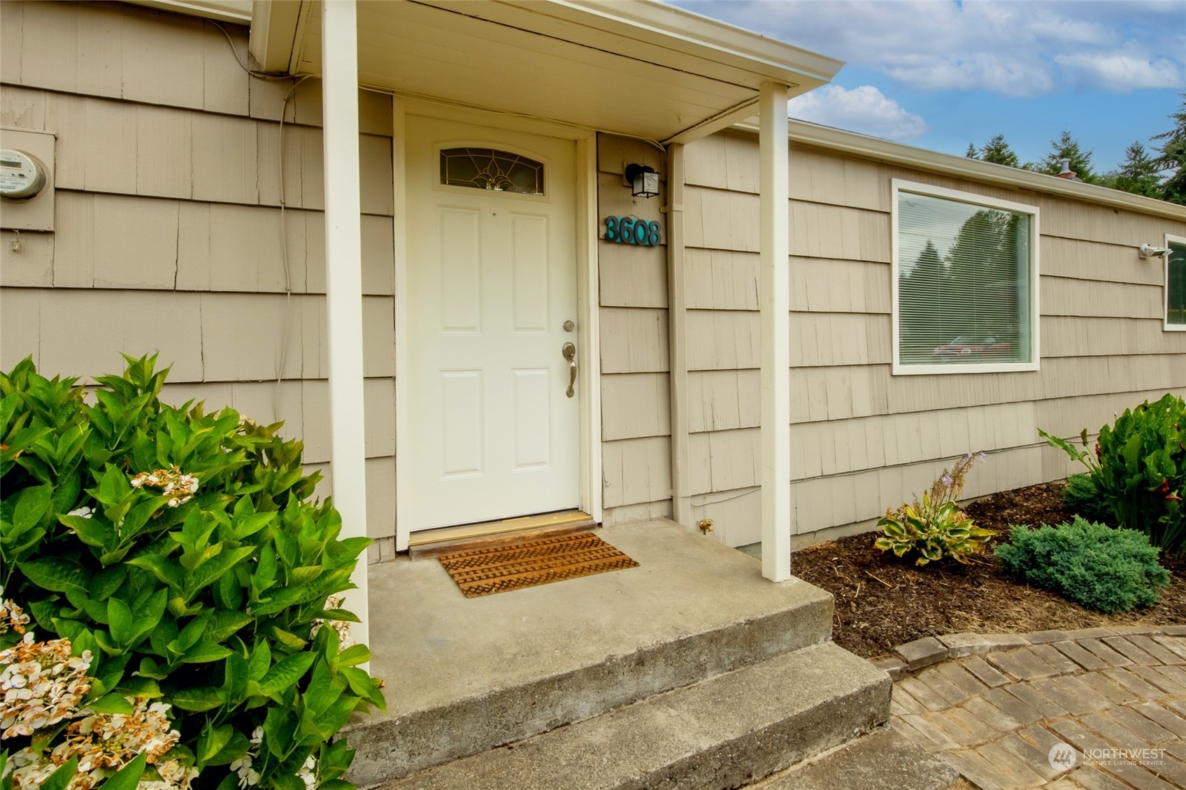 Property Photo: 3608 SE 5th Place WA 98058