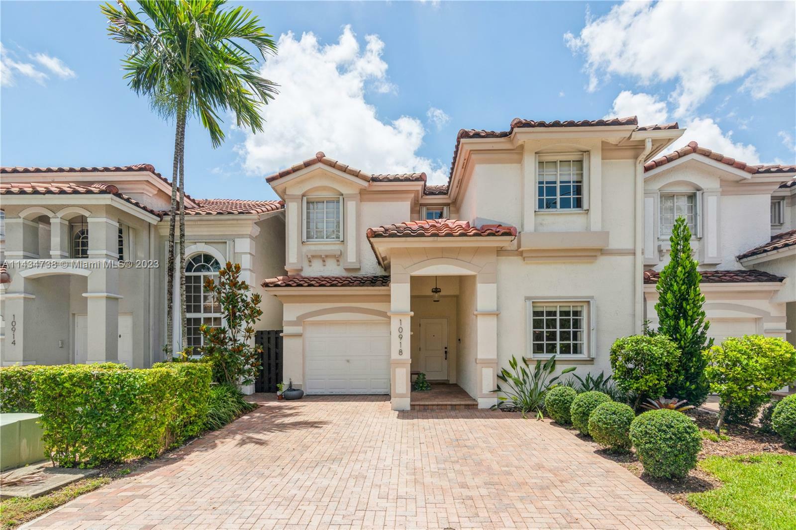 Property Photo: 10918 NW 70th St FL 33178