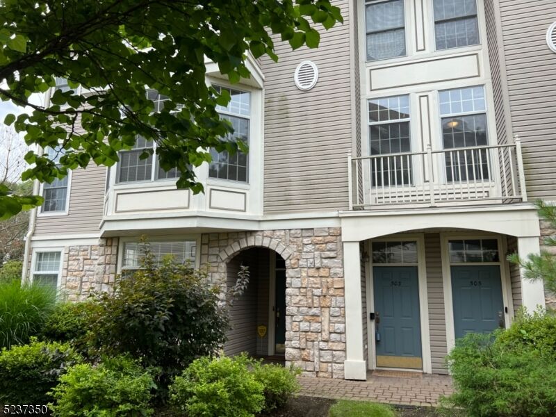 Property Photo: 503 Kensington Ln NJ 07039