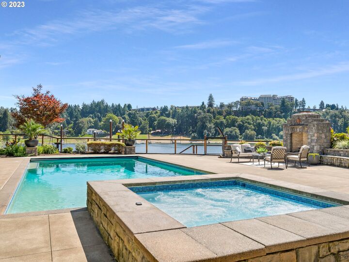 House for sale in Lake Oswego 12790 S Fielding Rd, Lake Oswego, OR 97034