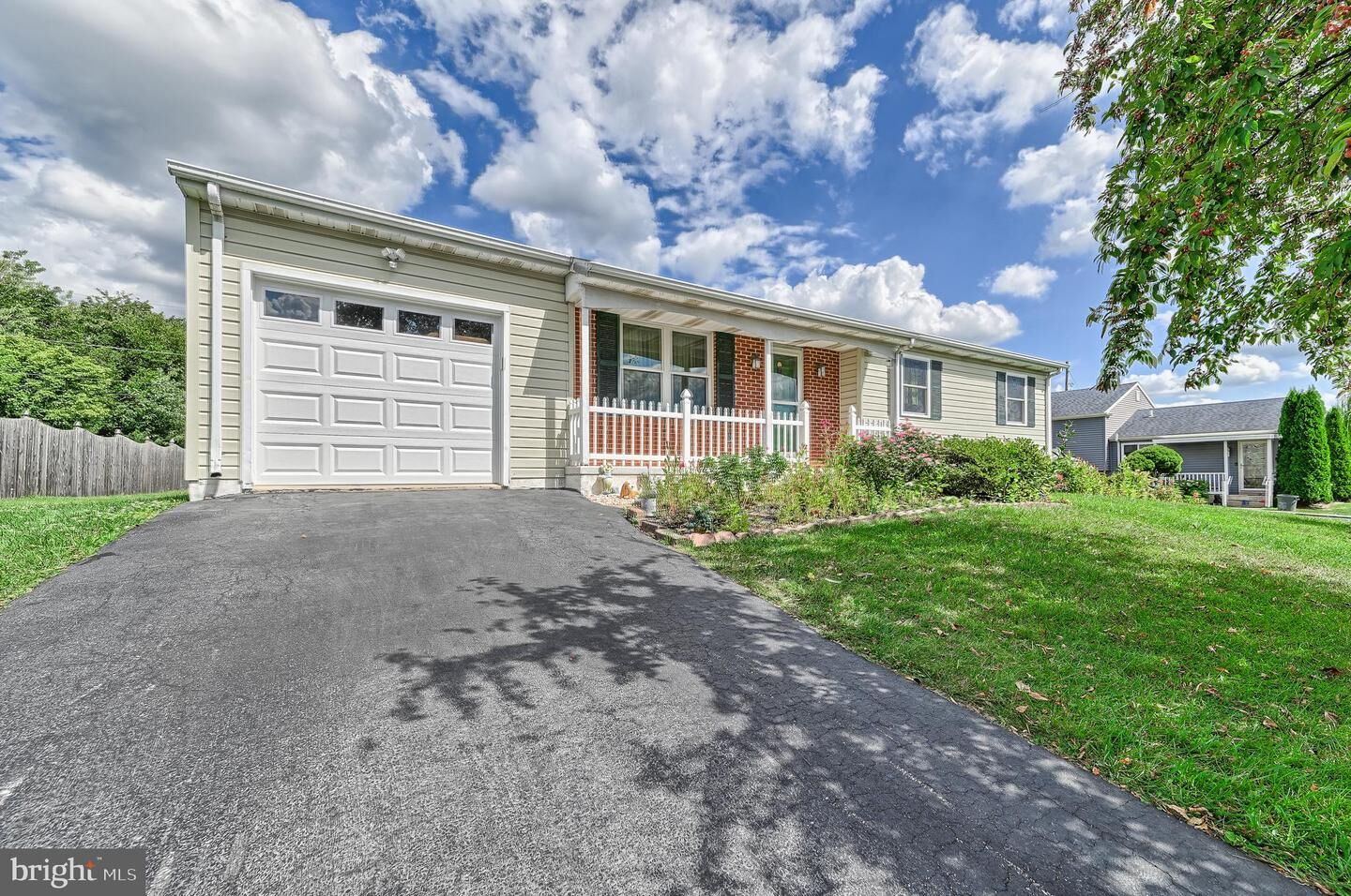 Property Photo: 981 S Russell Street PA 17402