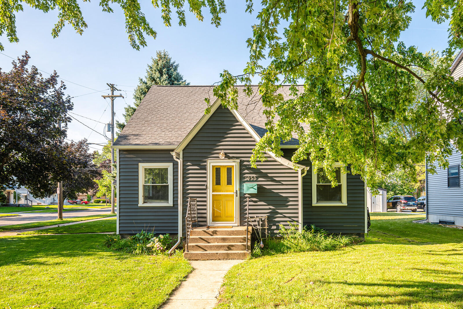 Property Photo:  1053 Veto Street NW  MI 49504 