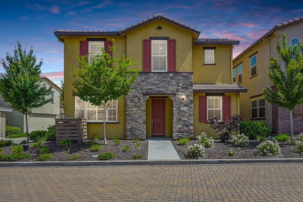 Property Photo:  201 Rochdale Street  CA 95661 