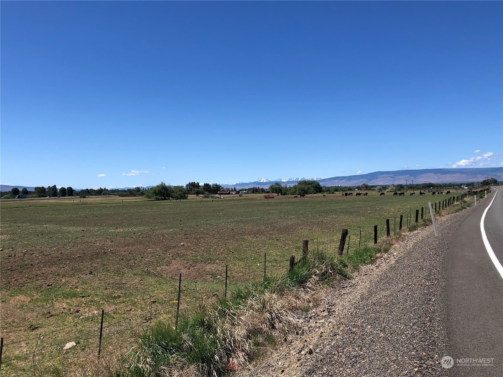 Property Photo: 7451 Xx Number 6 Road WA 98926