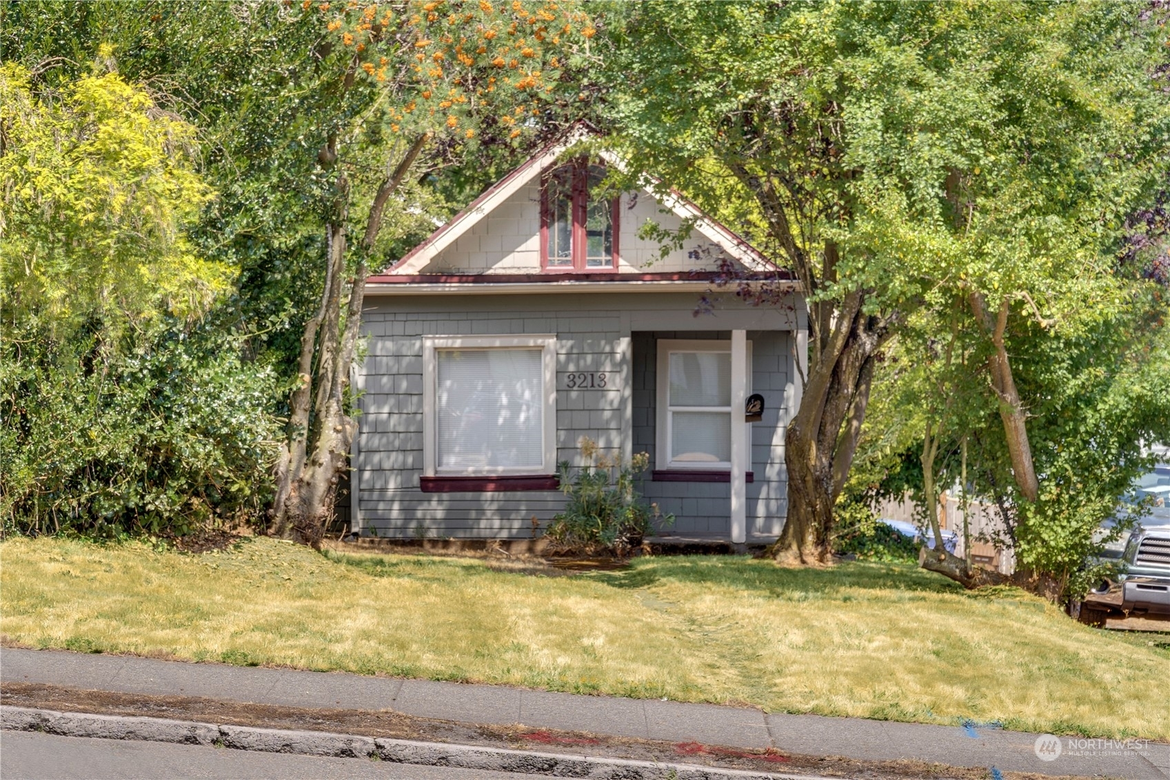 Property Photo:  3213 6th Avenue  WA 98406 