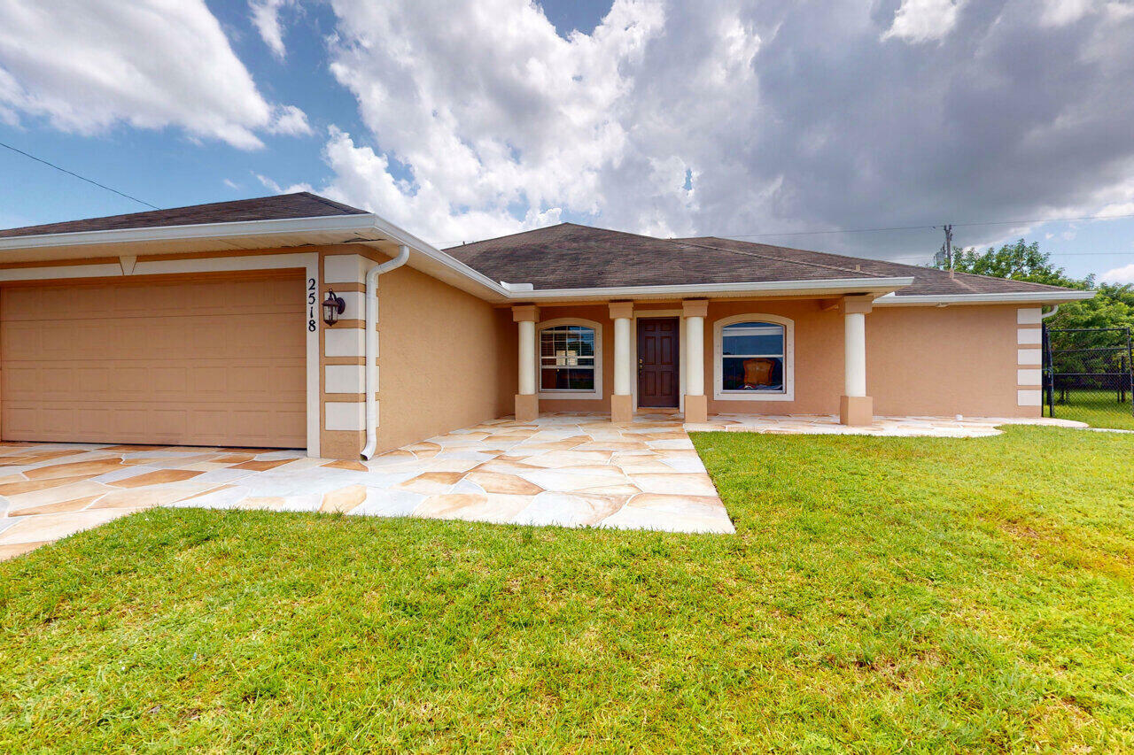 Property Photo:  2518 SW Fair Isle Road  FL 34987 