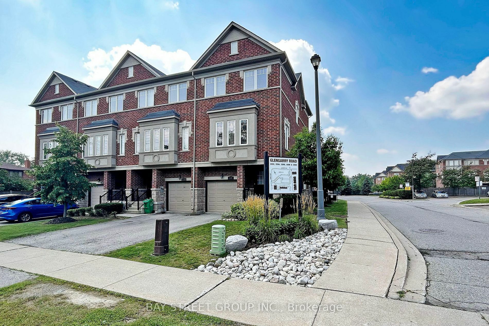 Property Photo:  2598 Glengarry Rd 23  ON L5C0A2 