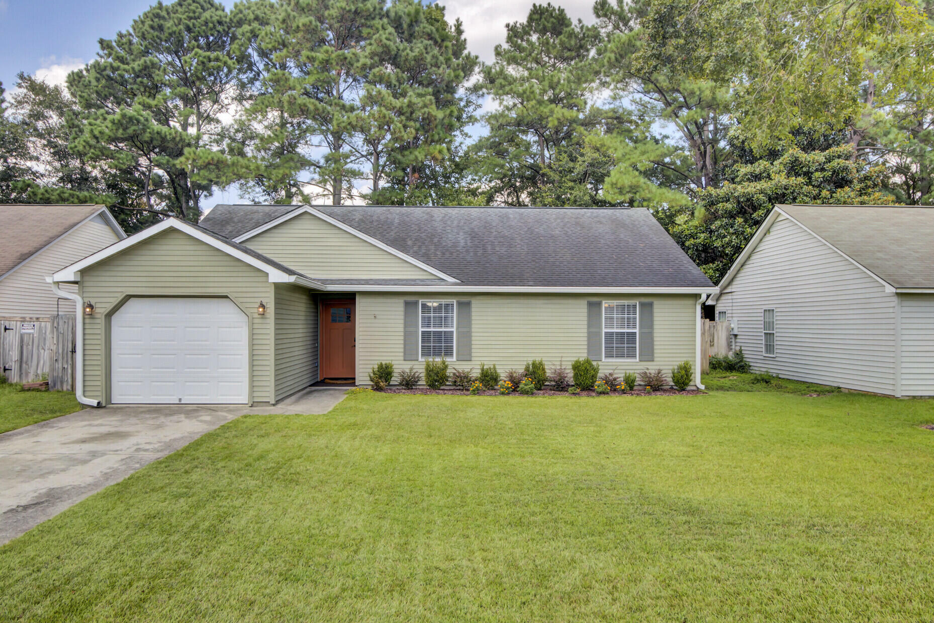 Property Photo:  220 Birmingham Drive  SC 29486 