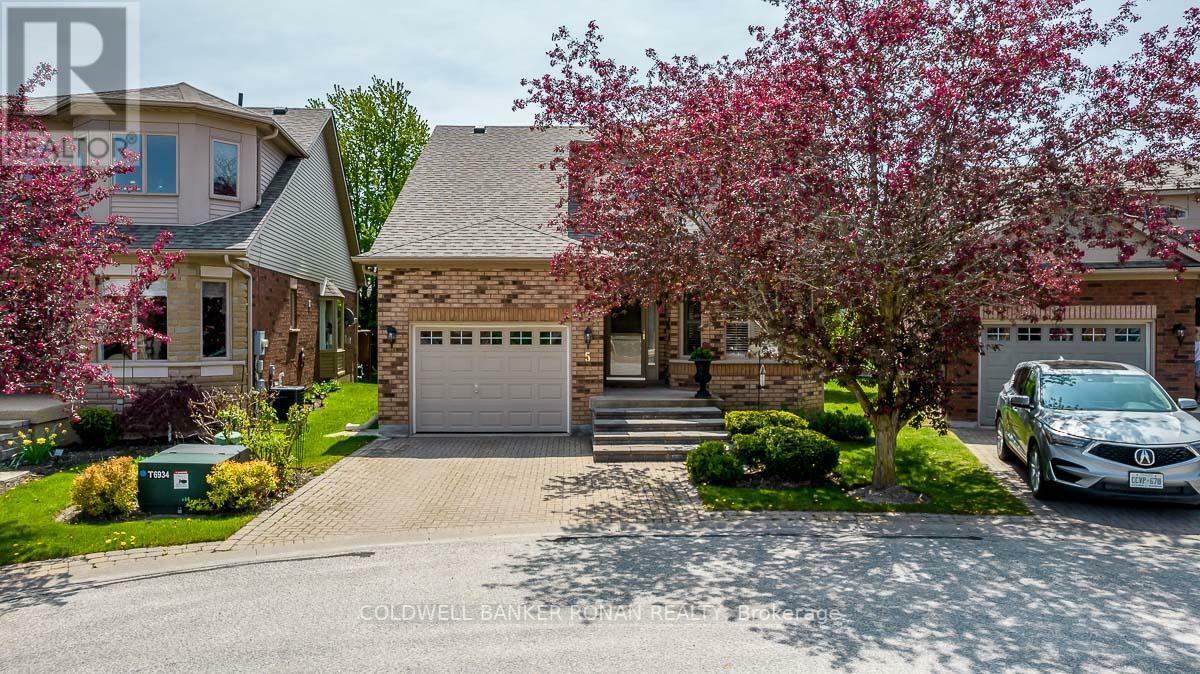 Property Photo: 5 Fortuna Circle ON L9R1Z3