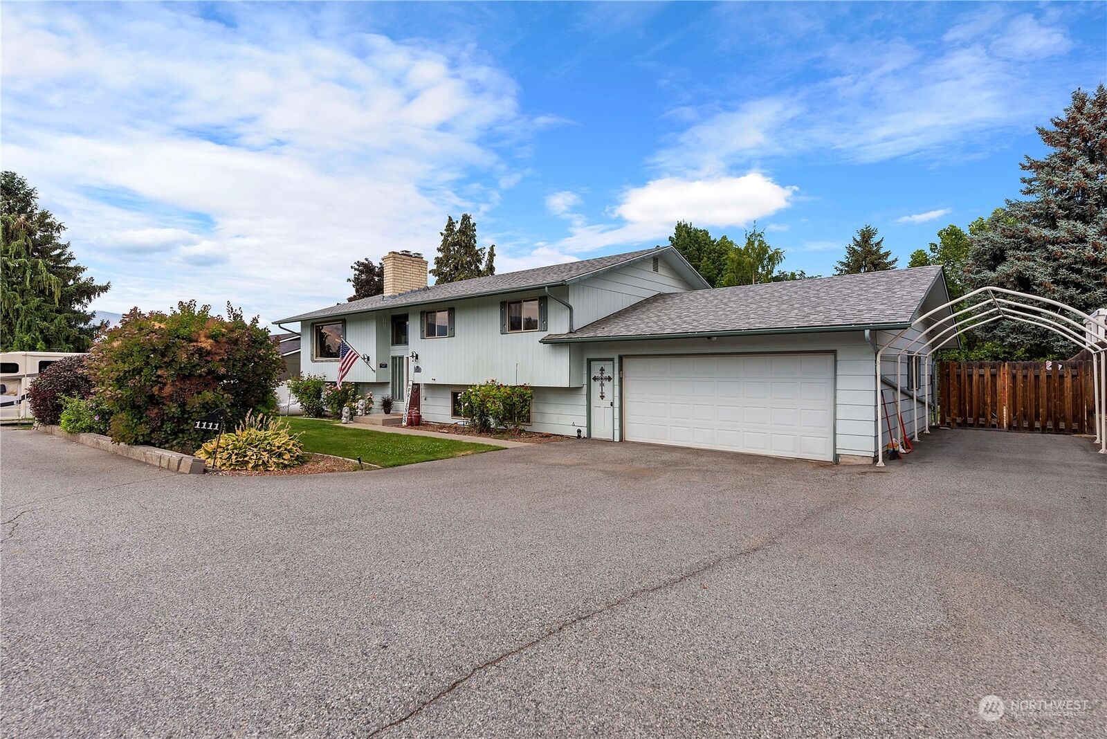 Property Photo:  1111 Dale Street SE  WA 98802 
