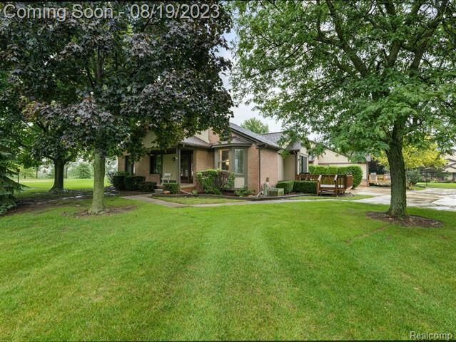 Property Photo:  412 Meadow Bridge Drive  MI 48307 
