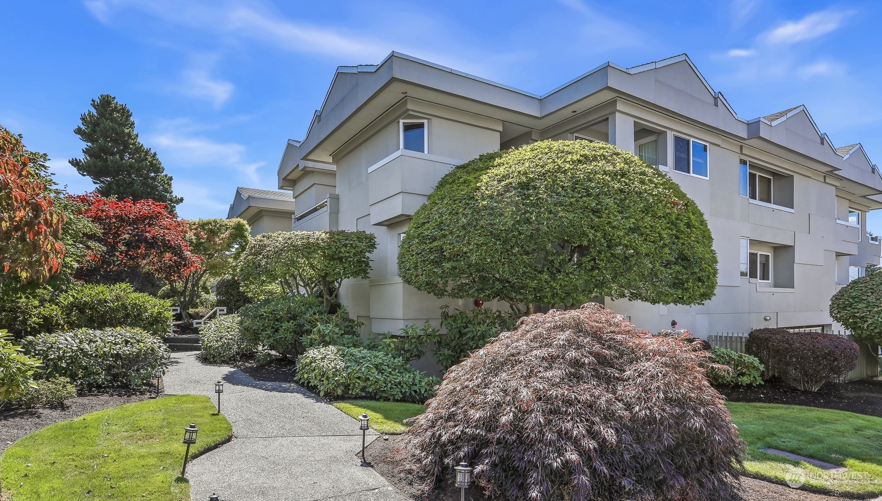 Property Photo:  400 Howell Way 103  WA 98020 