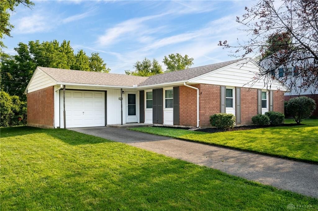 Property Photo: 2907 Silvercliff Drive OH 45449
