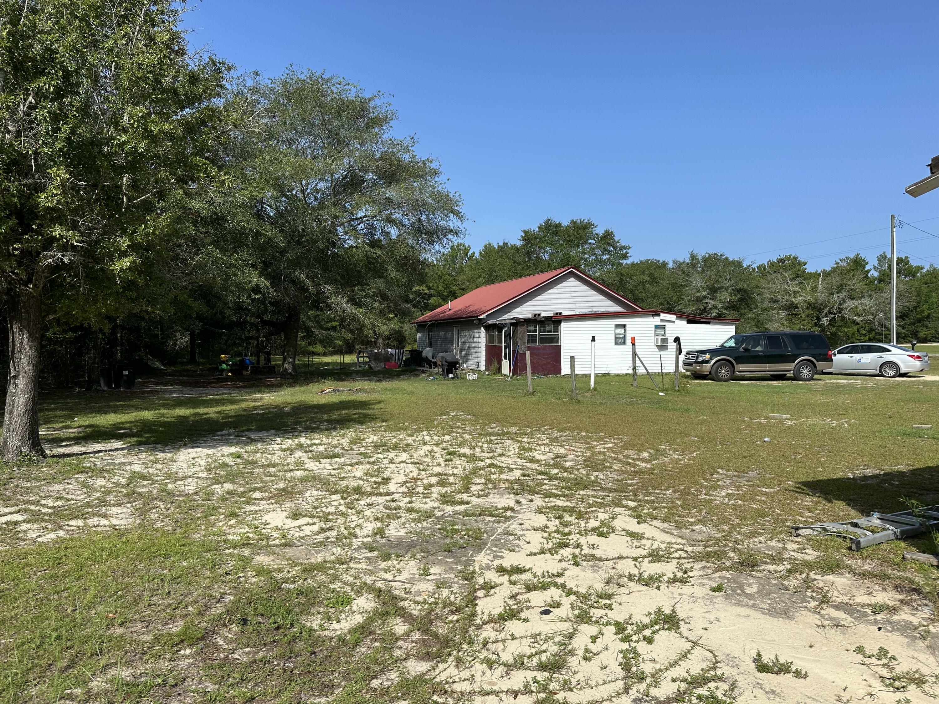 Property Photo: 300 Oakridge Road FL 32433