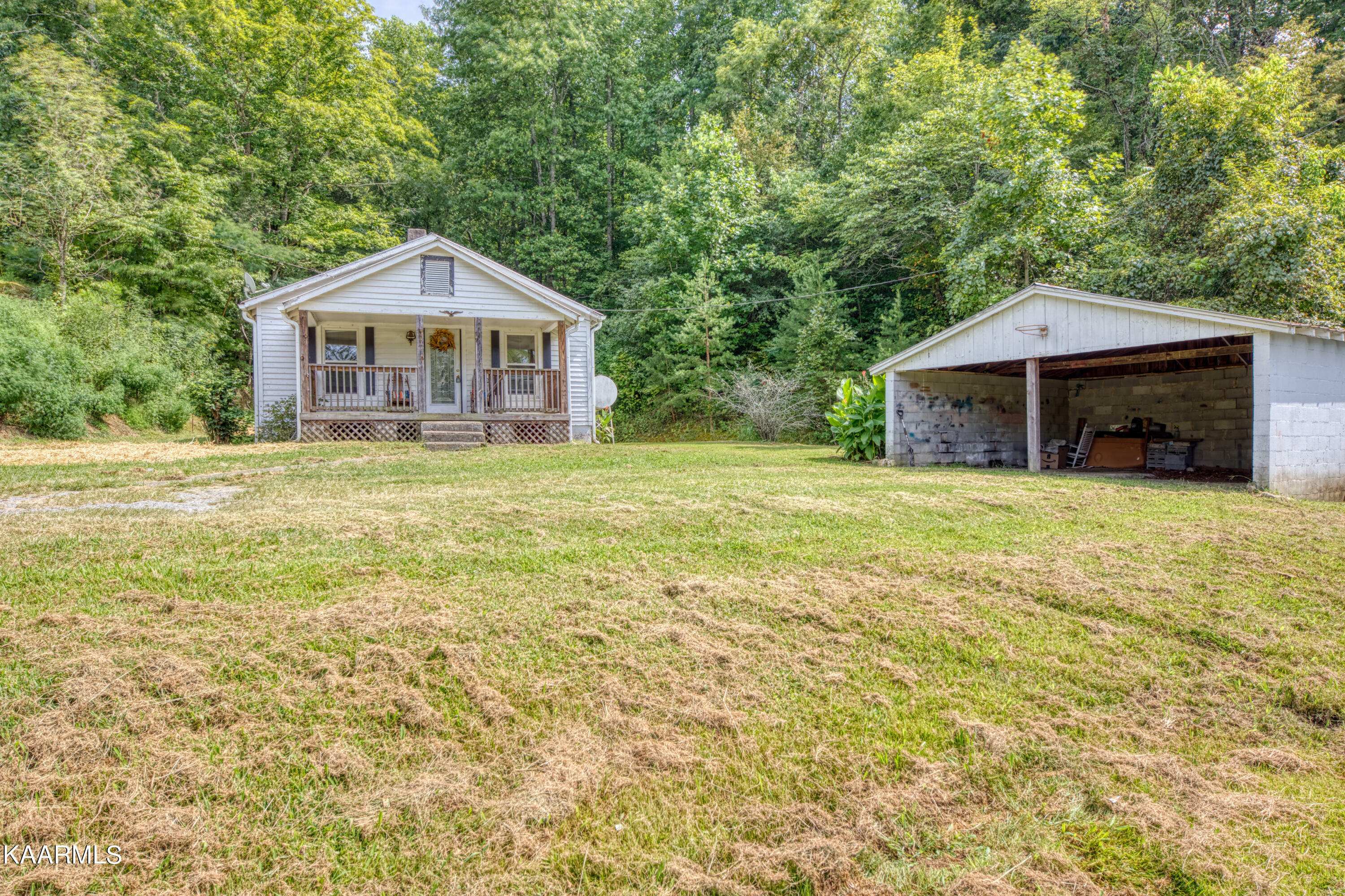 Property Photo: 977 Graves Delozier Rd TN 37865