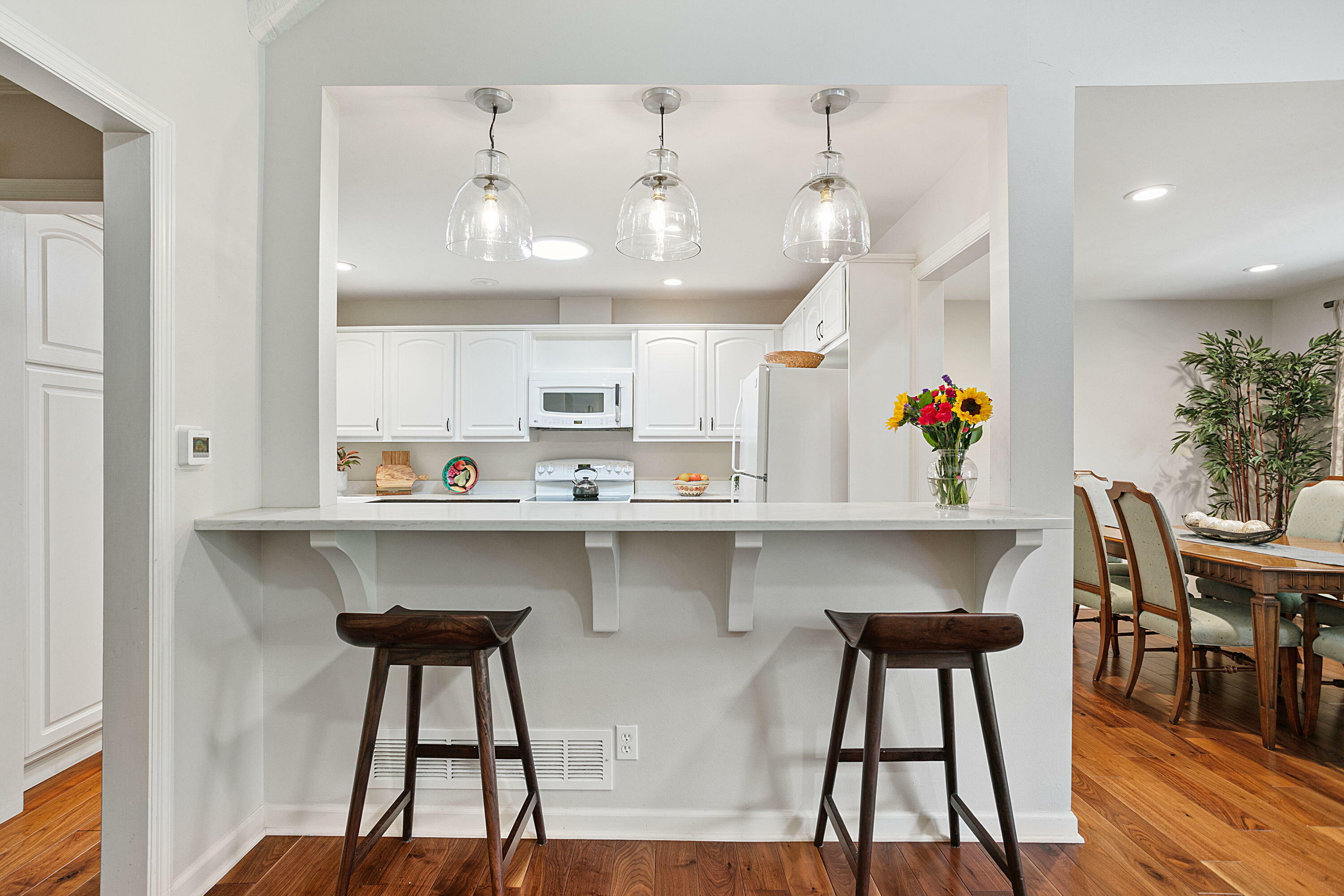 2110 W Raleigh Ct  Mequon WI 53092 photo