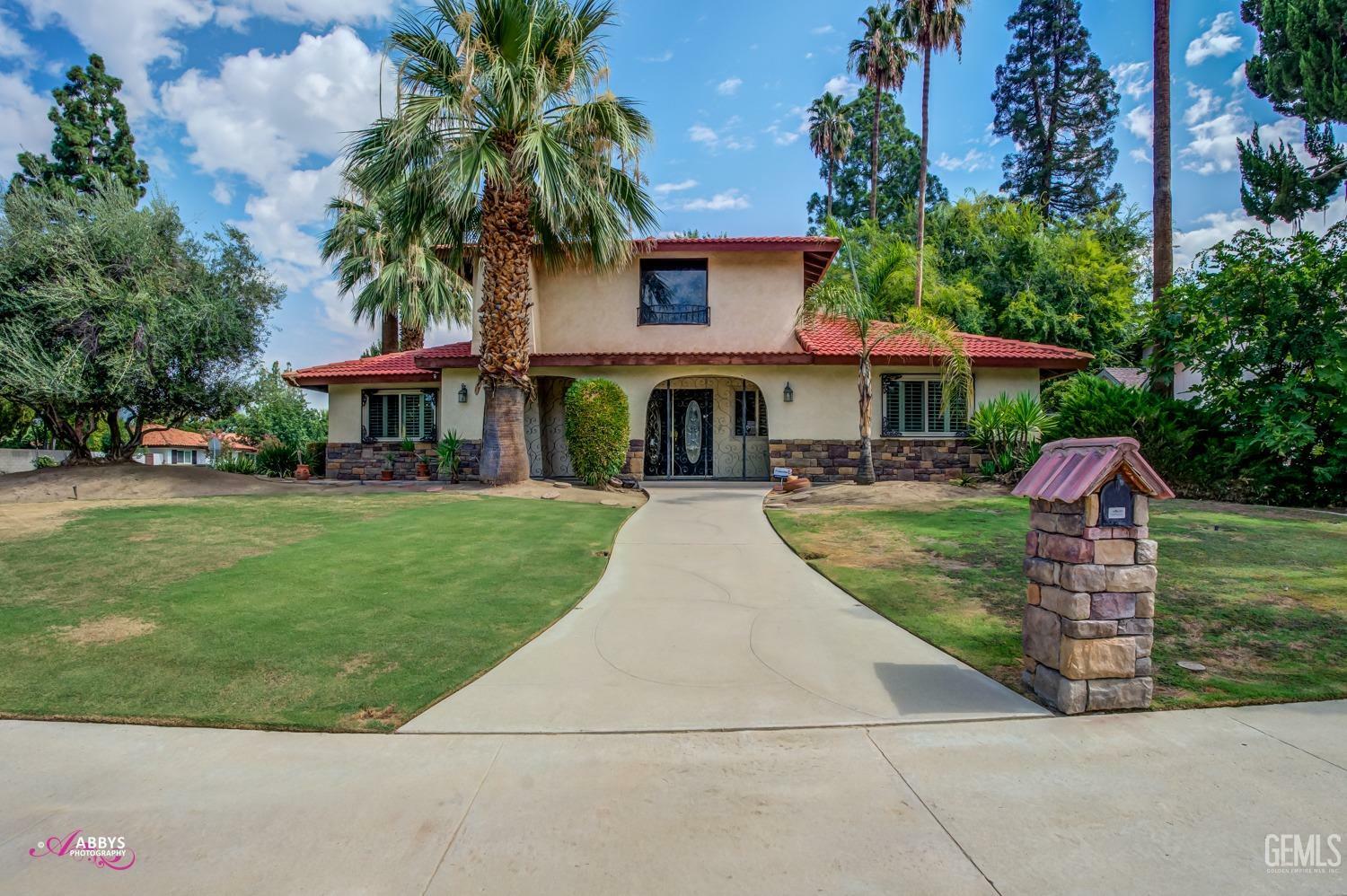 Property Photo: 7412 Kroll Way CA 93309