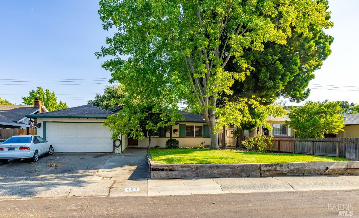 Property Photo:  463 Buckeye Street  CA 95688 