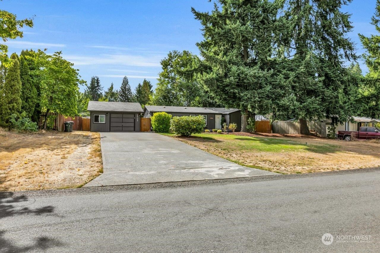 3 bed Puyallup home for sale 16124 120th Ave E, Puyallup, WA 98374