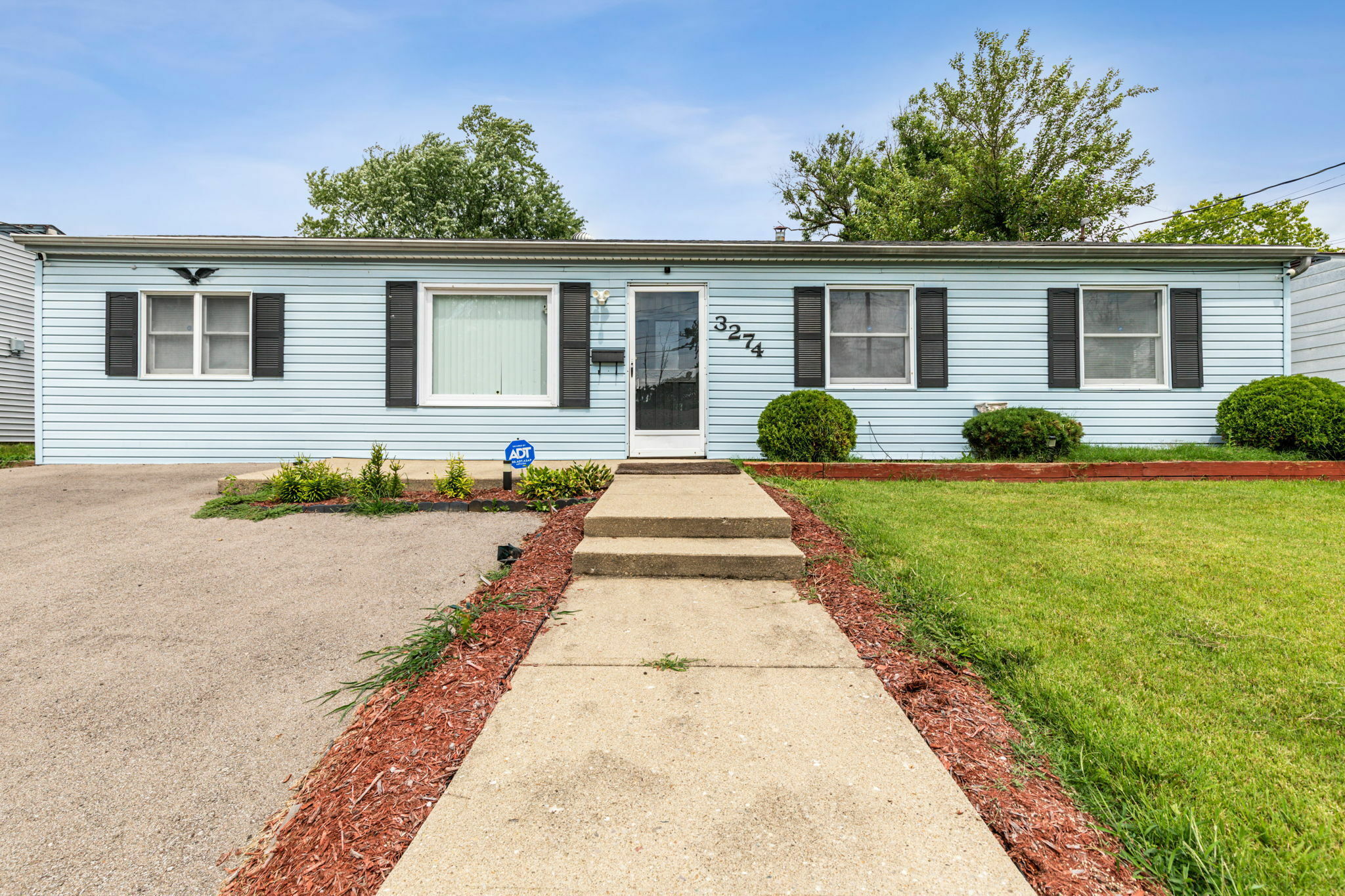 Property Photo: 3274 Ainsworth Dr OH 45251
