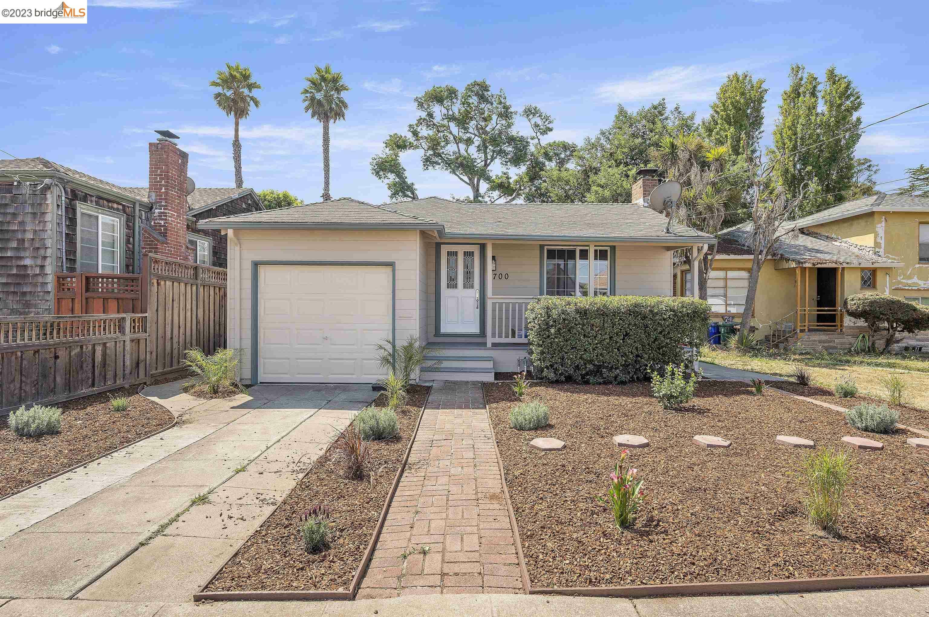 Property Photo:  2700 Euclid Ave  CA 94804 