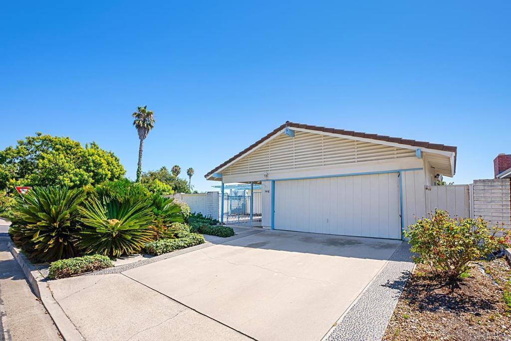 Property Photo: 4101 Calle Mayo CA 92673