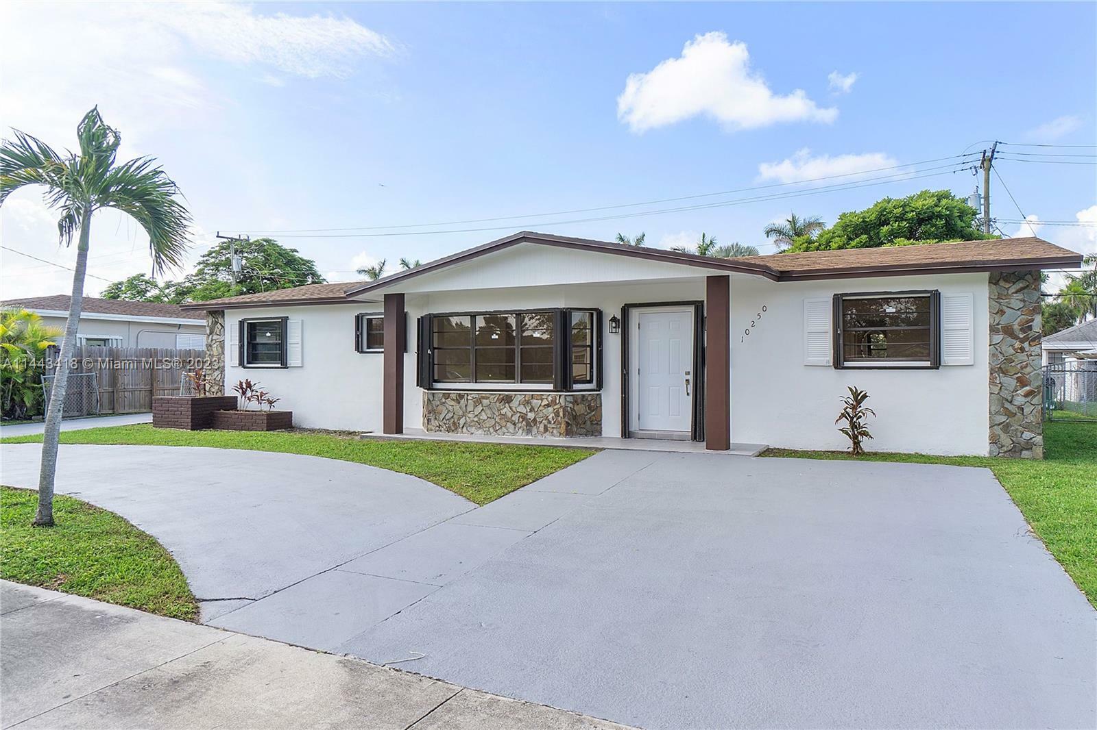 Property Photo: 10250 Bahama Dr FL 33189