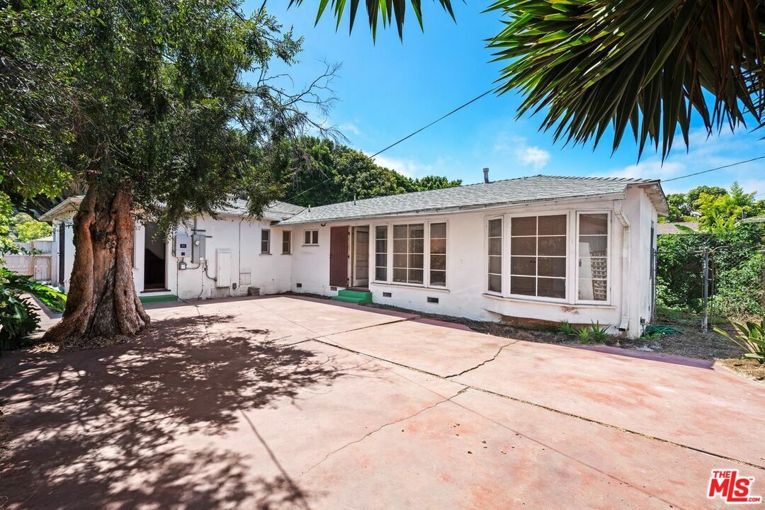 Property Photo:  3033   Delaware Ave  CA 90404 