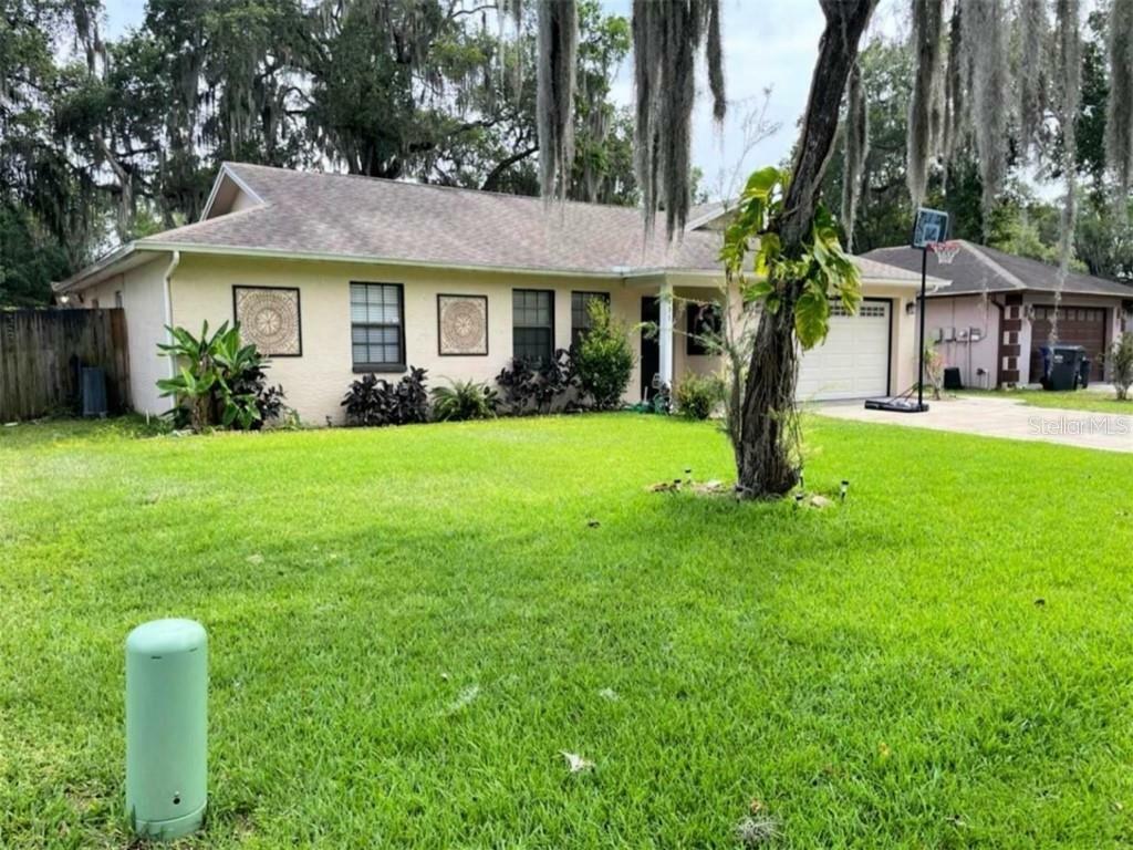 Property Photo:  8031 Fawnridge Circle  FL 33610 