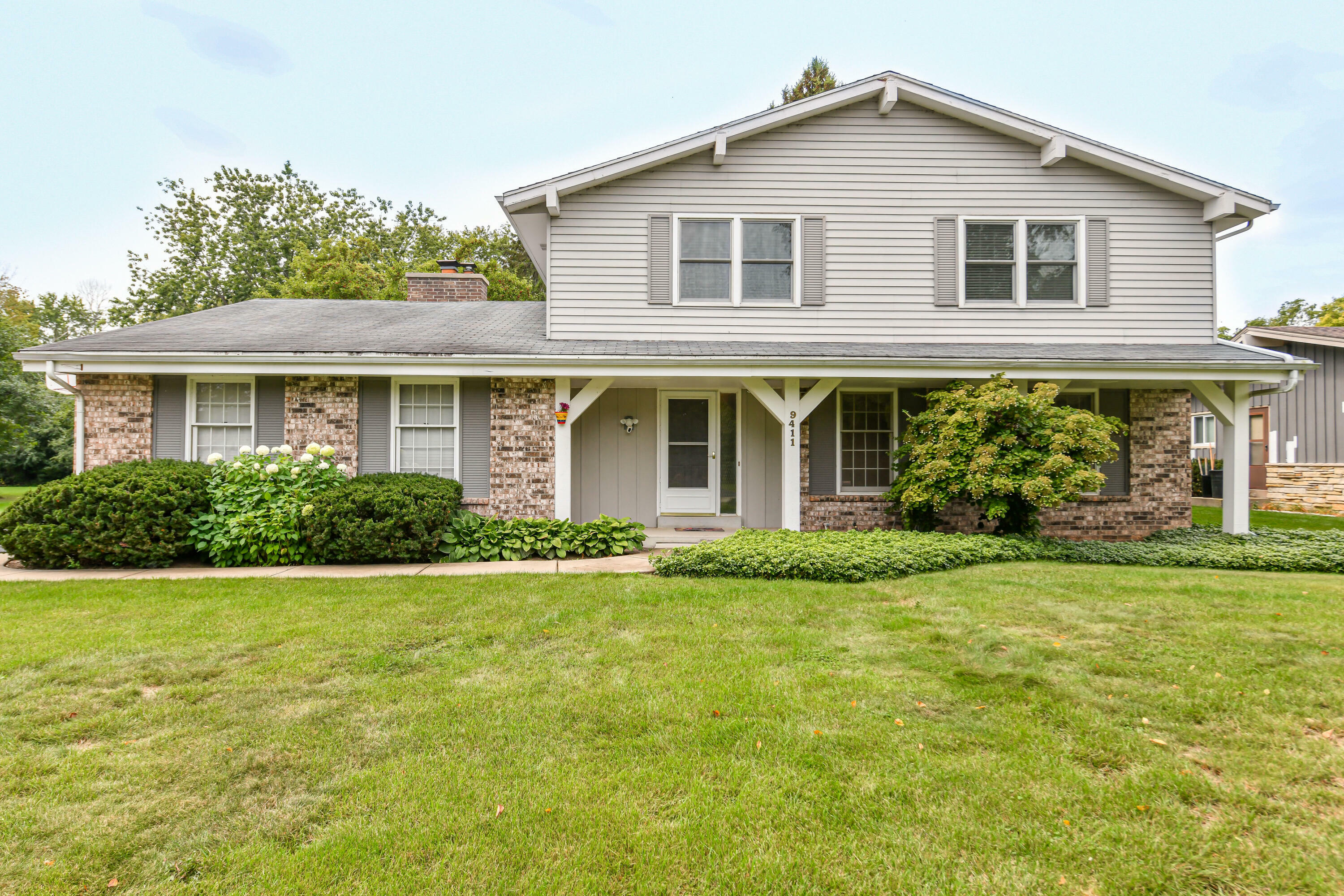 Property Photo: 9411 N Waverly Dr WI 53217