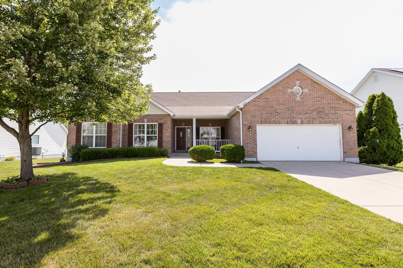 Property Photo:  1086 Cromwell Lane  IL 62221 