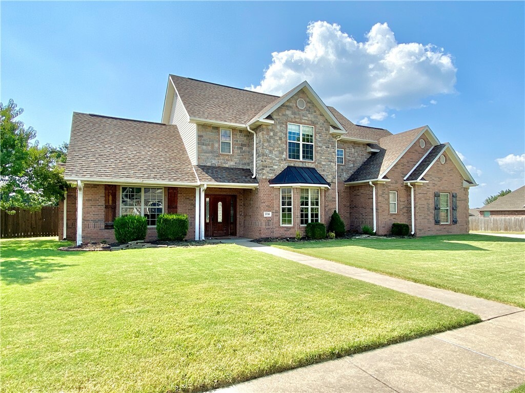 Property Photo: 3710 N 2nd Place AR 72756
