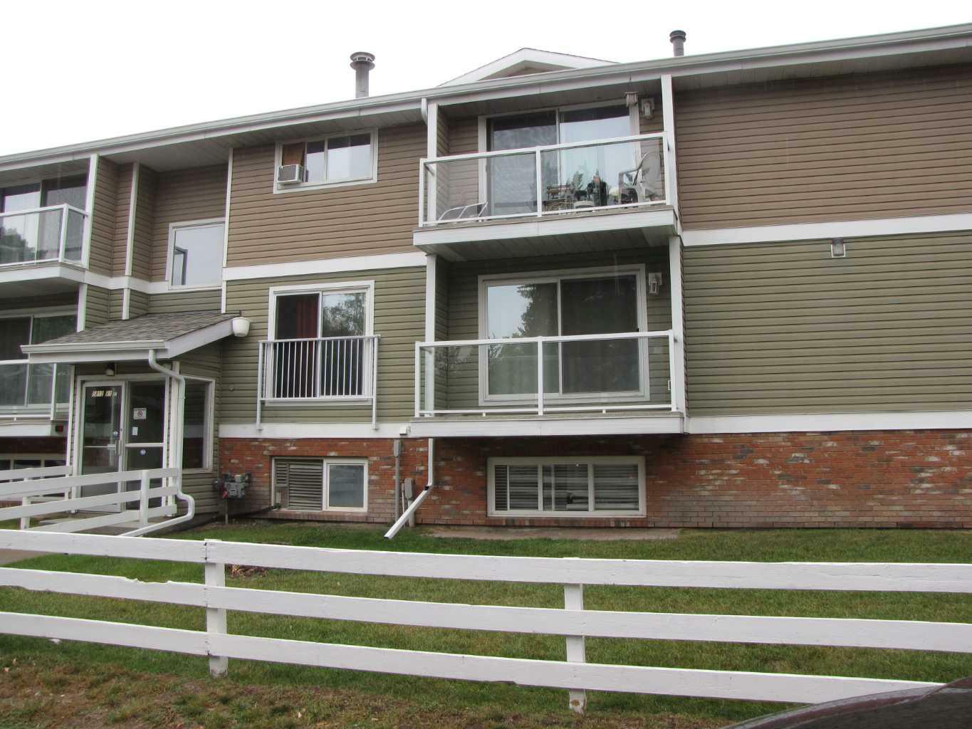 202, 5812 61 Street 202  Red Deer AB T4N6H4 photo