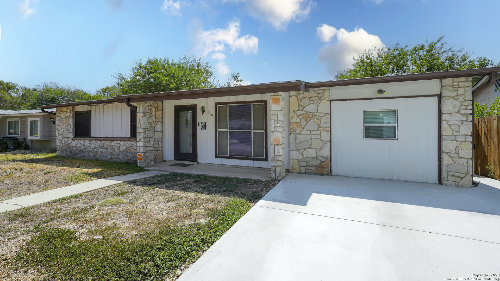 Property Photo:  218 Westway Dr  TX 78148 