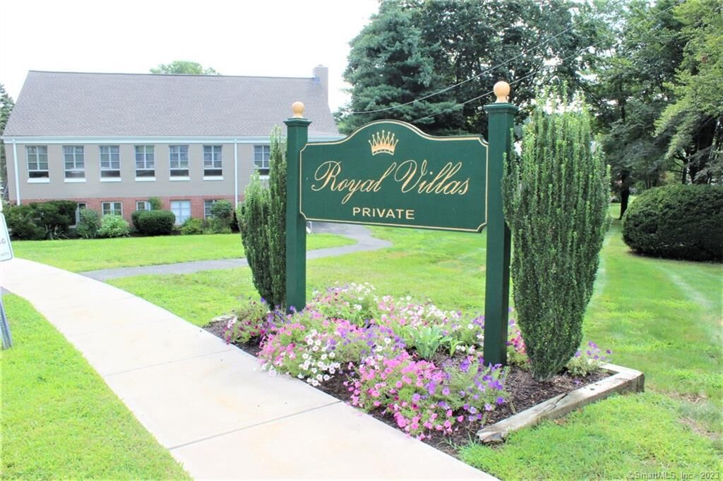 Property Photo: 187 Hampton Court 187 CT 06111