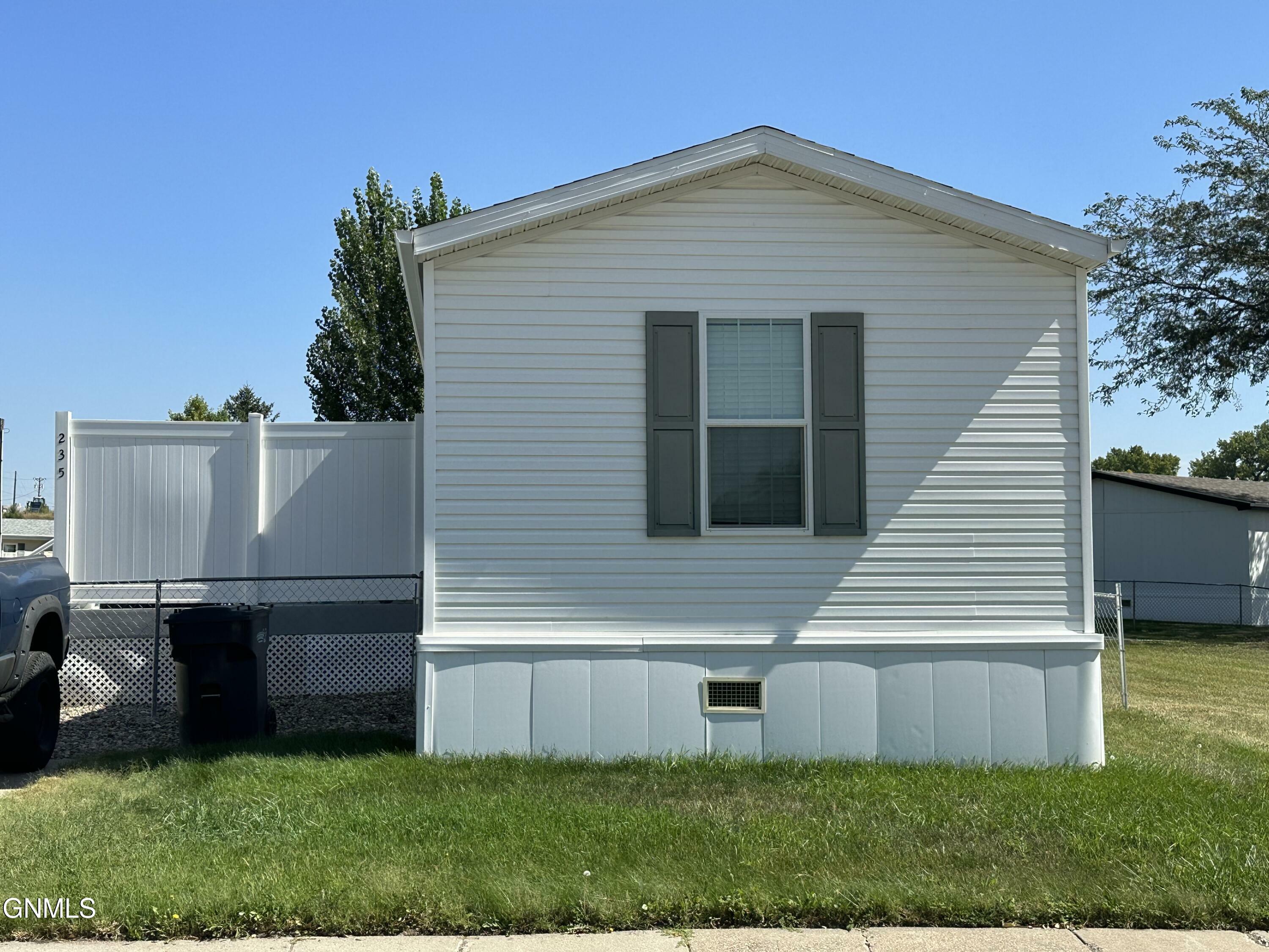 Property Photo:  235 Connecticut Street  ND 58504 