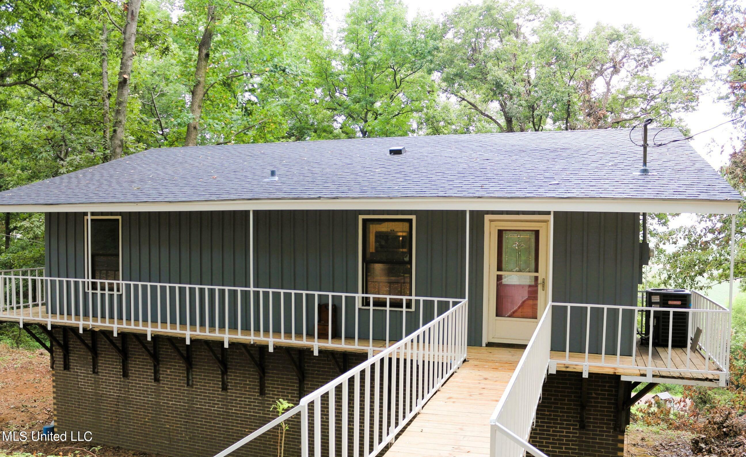 Property Photo:  2551 Pine Drive  MS 38632 