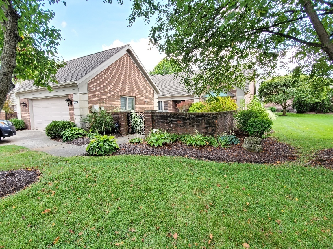Property Photo:  8561 Olde Mill Circle North Drive N  IN 46260 