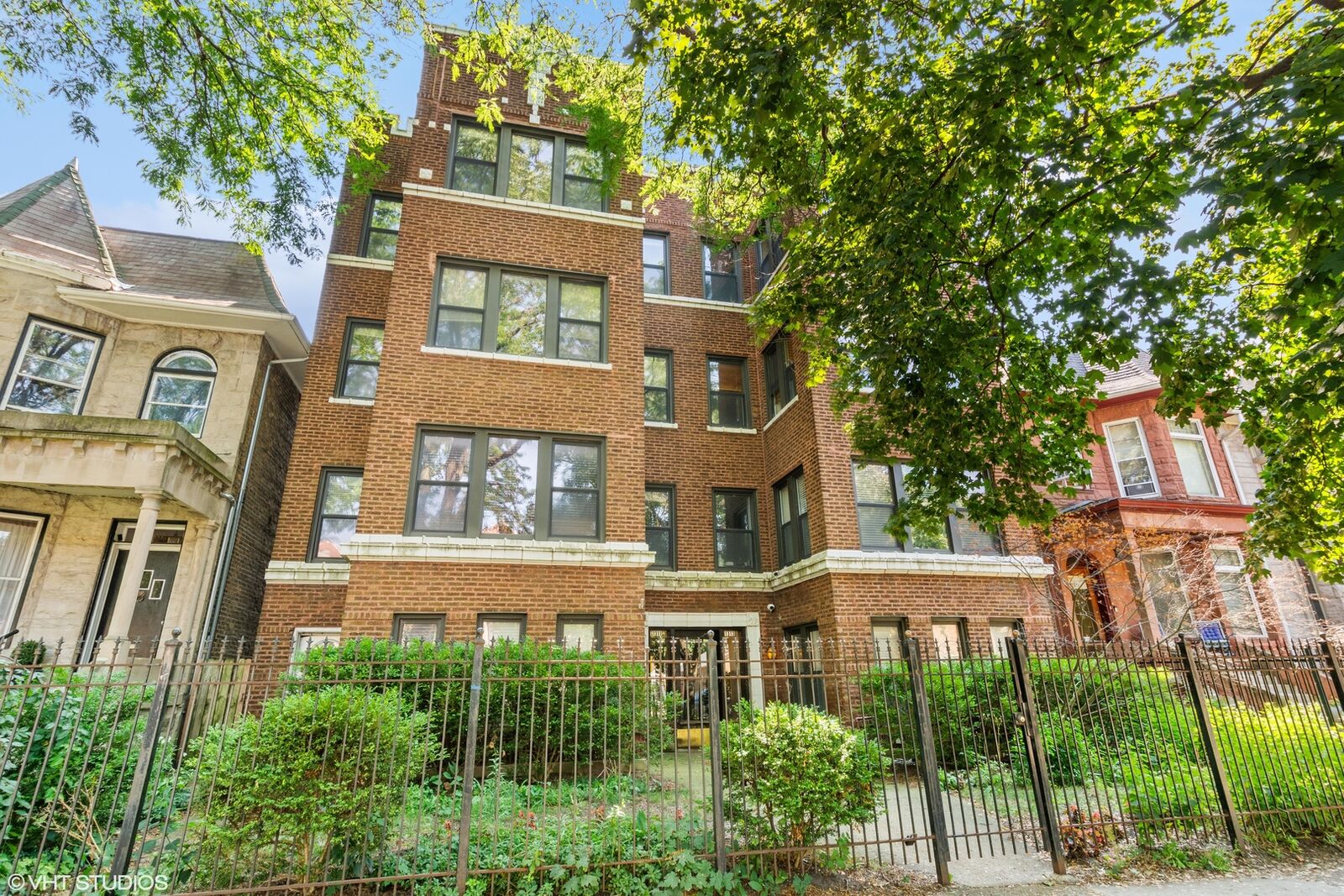 Property Photo:  1311 W Pratt Boulevard 3  IL 60626 